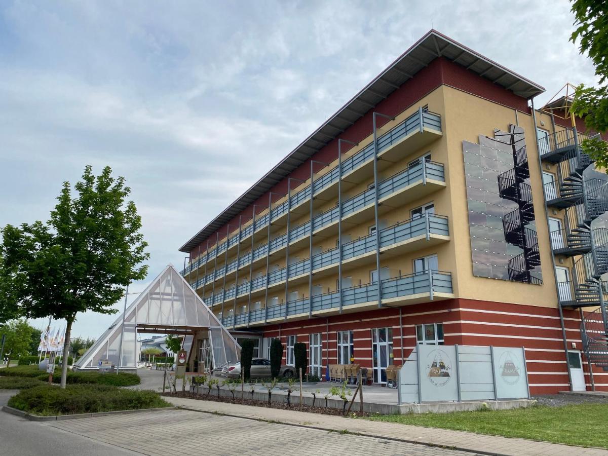 Kurhotel Pyramide Bad Windsheim Luaran gambar