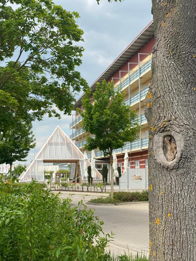 Kurhotel Pyramide Bad Windsheim Luaran gambar